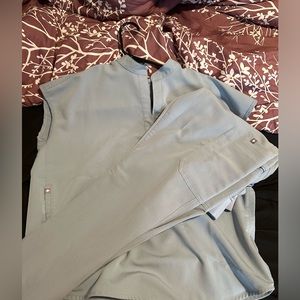 Figs set cement blue (xs/m) Rafaela XS top, Yola high waisted pants M